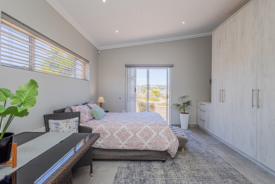 5 Bedroom Property for Sale in Myburgh Park Western Cape